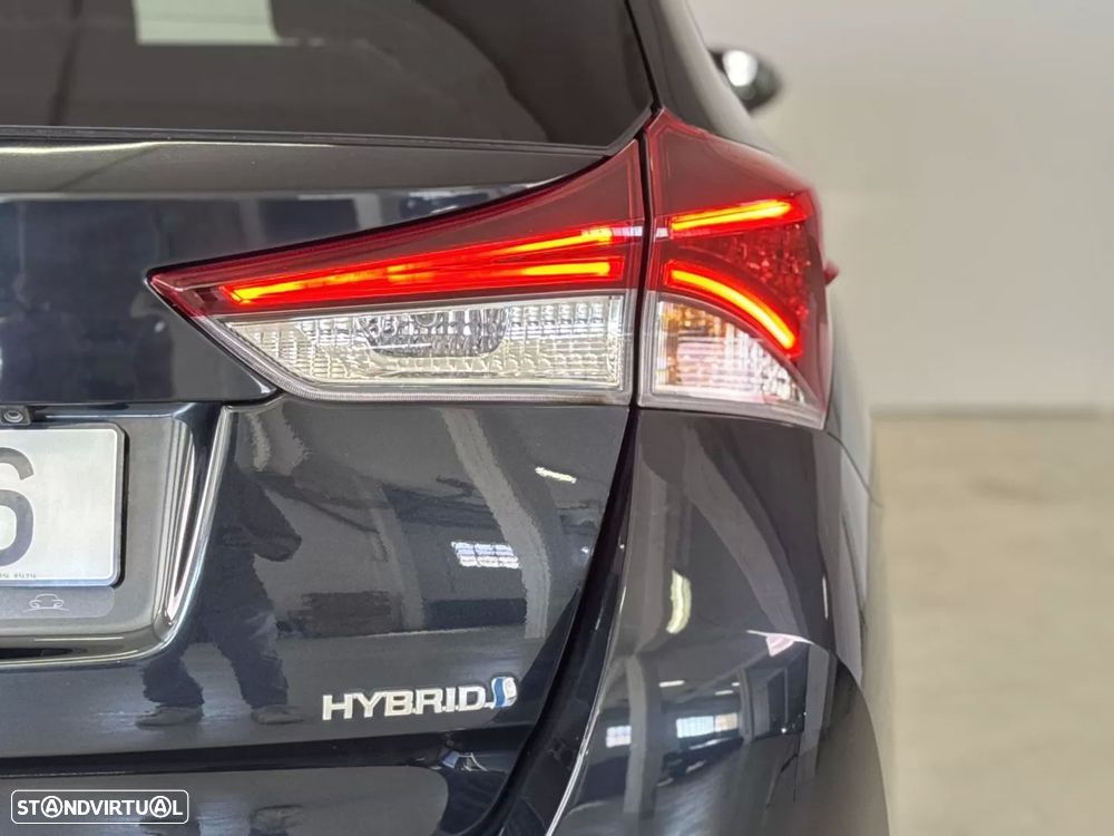 Toyota Auris Touring Sports 1.8 HSD Comfort +P.Techno+P.Sport - 17