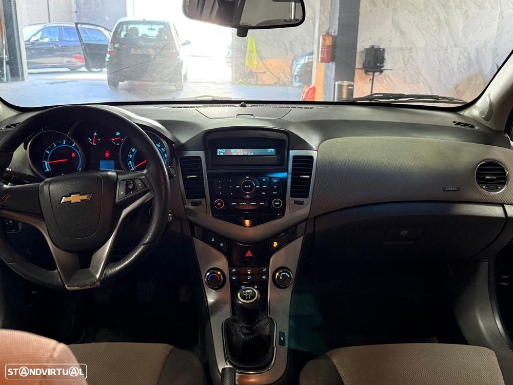Chevrolet Cruze 1.6 LS - 15