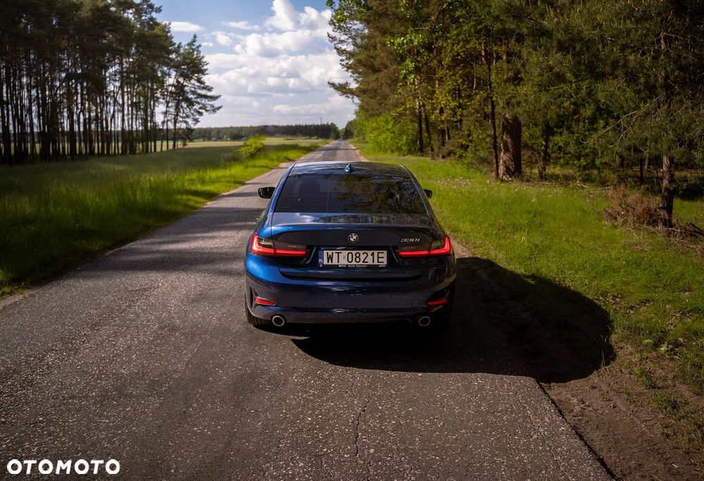 BMW Seria 3 330i Advantage sport - 4