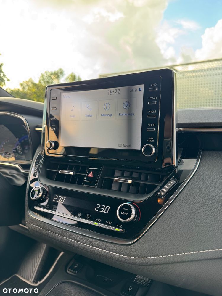 Toyota Corolla 2.0 Hybrid Executive - 26
