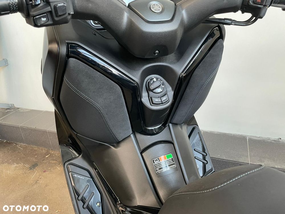 Yamaha X-max - 10