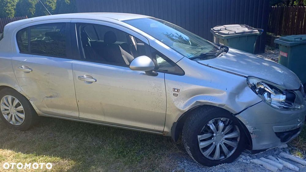 Opel Corsa 1.4 16V Cosmo - 4