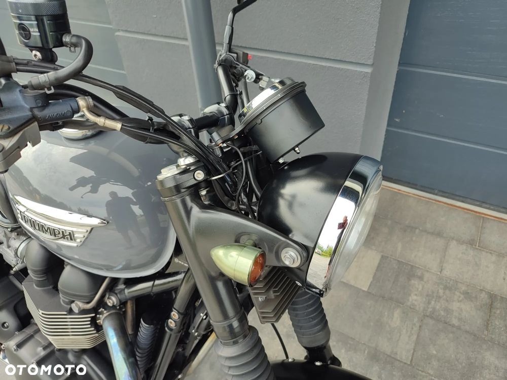 Triumph Bonneville - 27