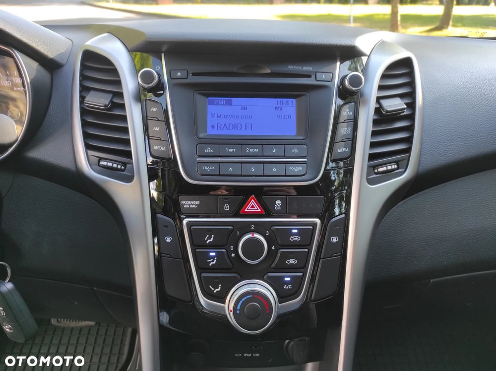 Hyundai i30 1.6 Comfort - 14