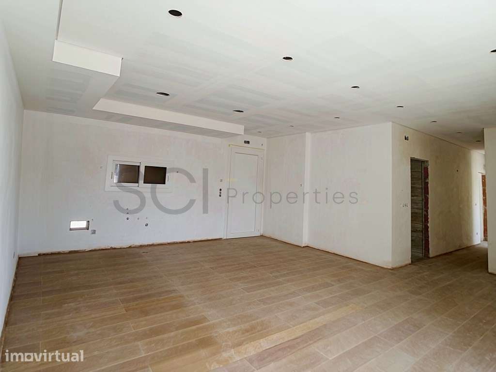 Moradia Térrea independente T3+1 com piscina em Fernão Ferro - Grande imagem: 4/41
