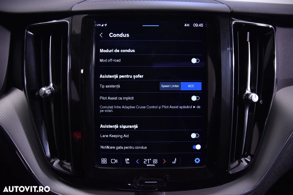 Volvo XC 60 B4 MHEV AT AWD Core - 20