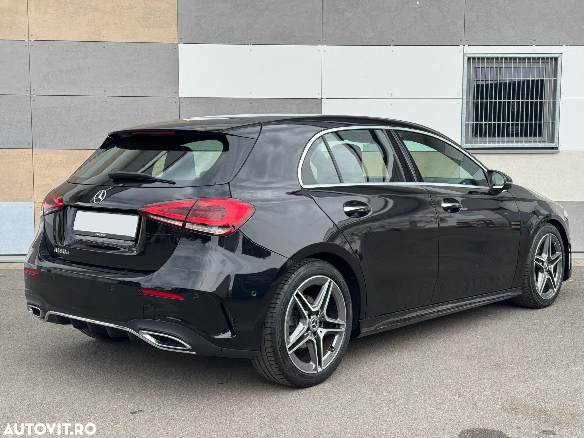 Mercedes-Benz A 180 d 7G-DCT AMG Line - 4