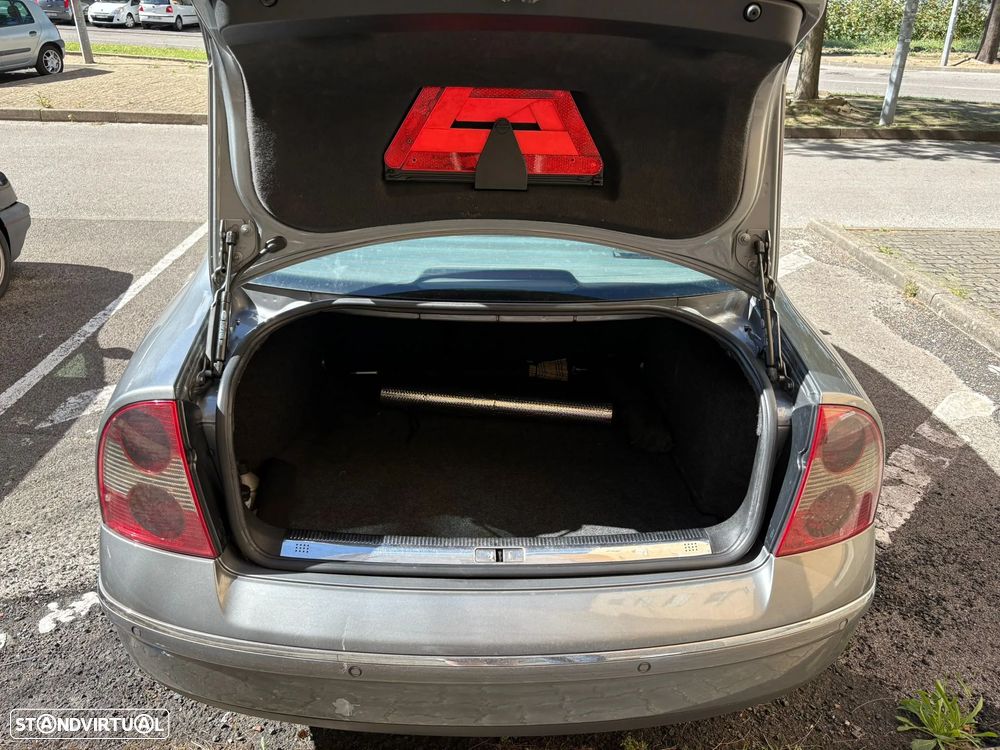 VW Passat 1.9 TDi Highline - 5