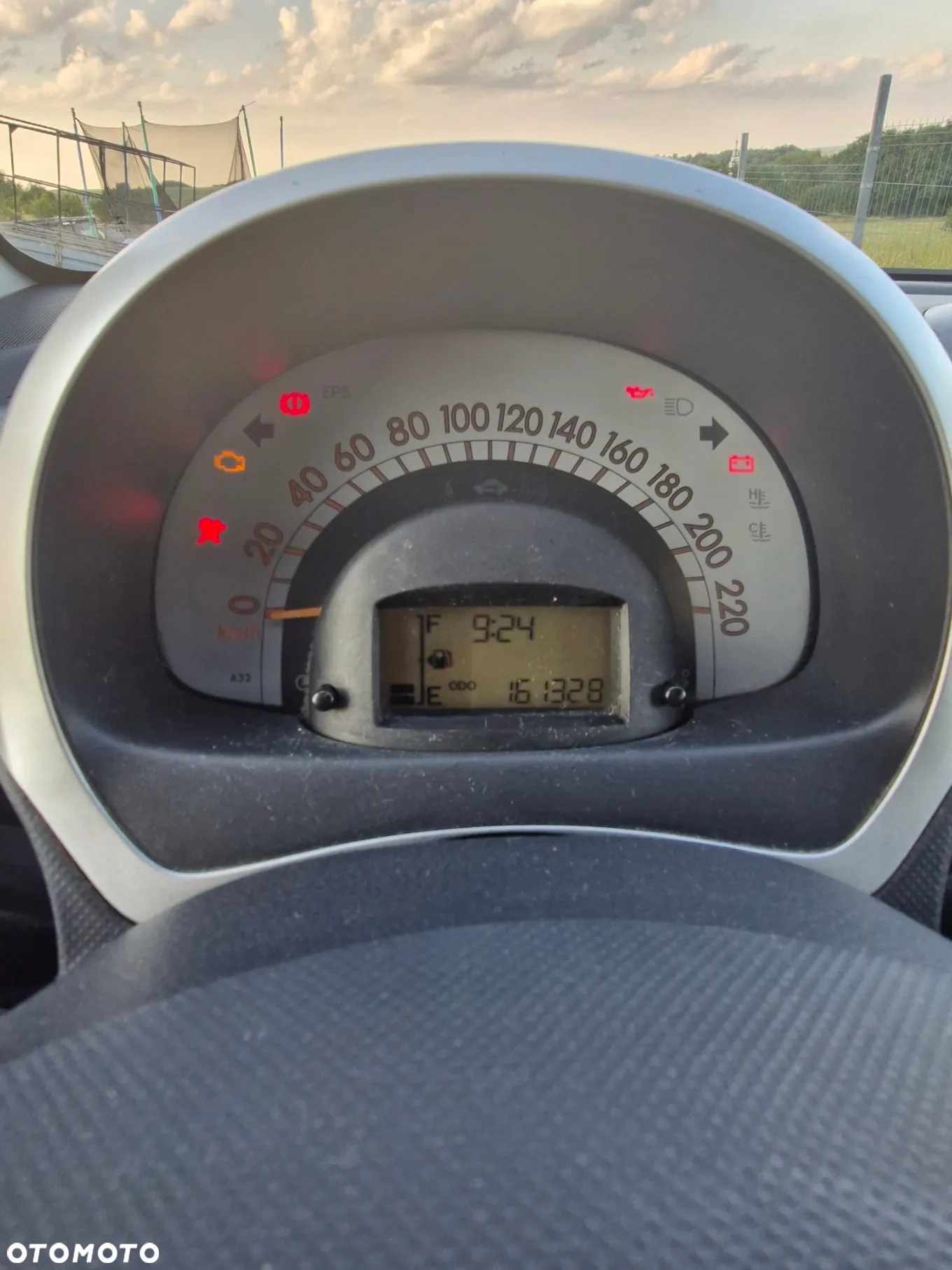 Daihatsu Sirion 1.0 - 9