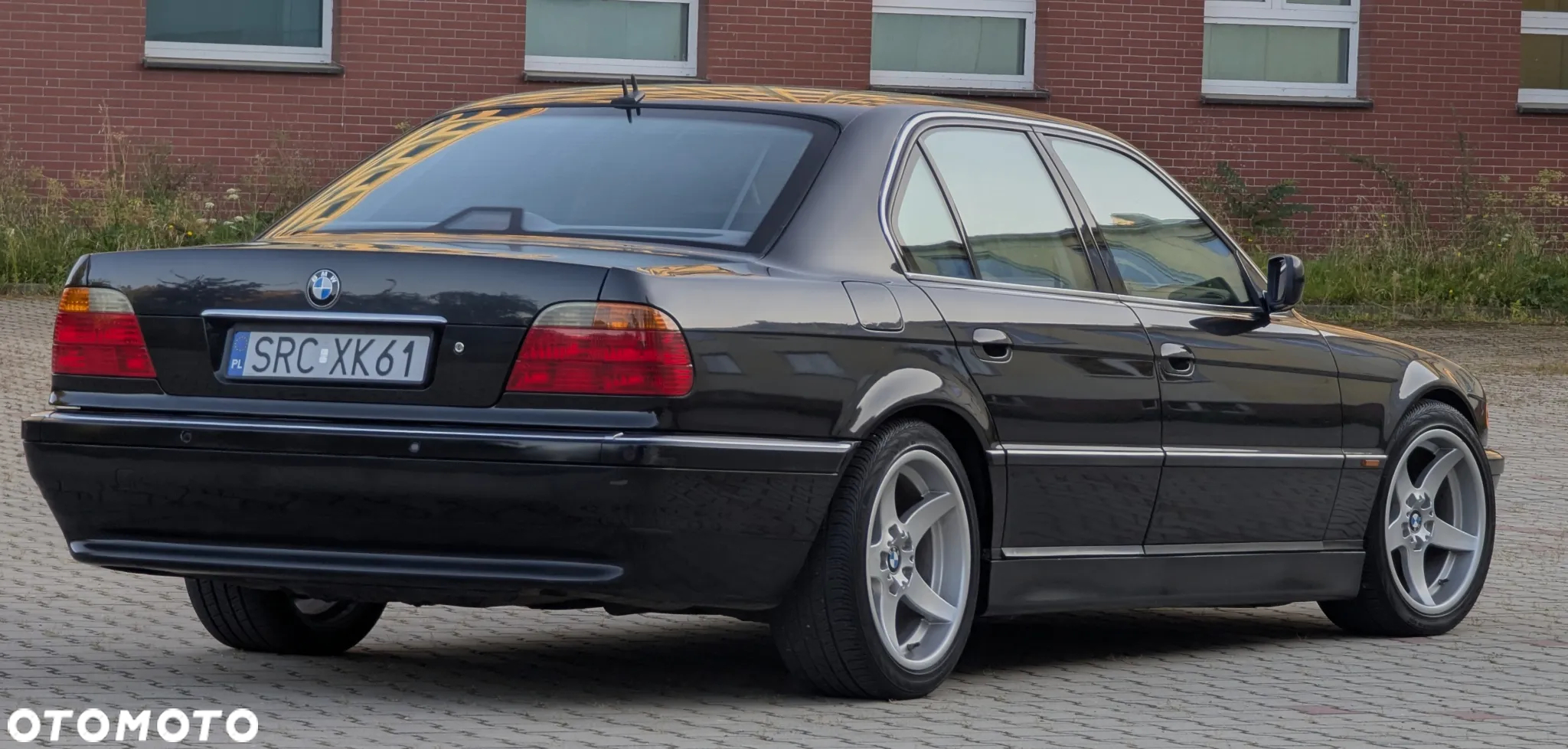 BMW Seria 7 750i - 4