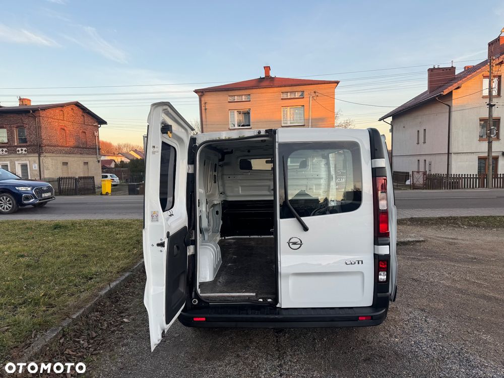 Opel Vivaro - 11
