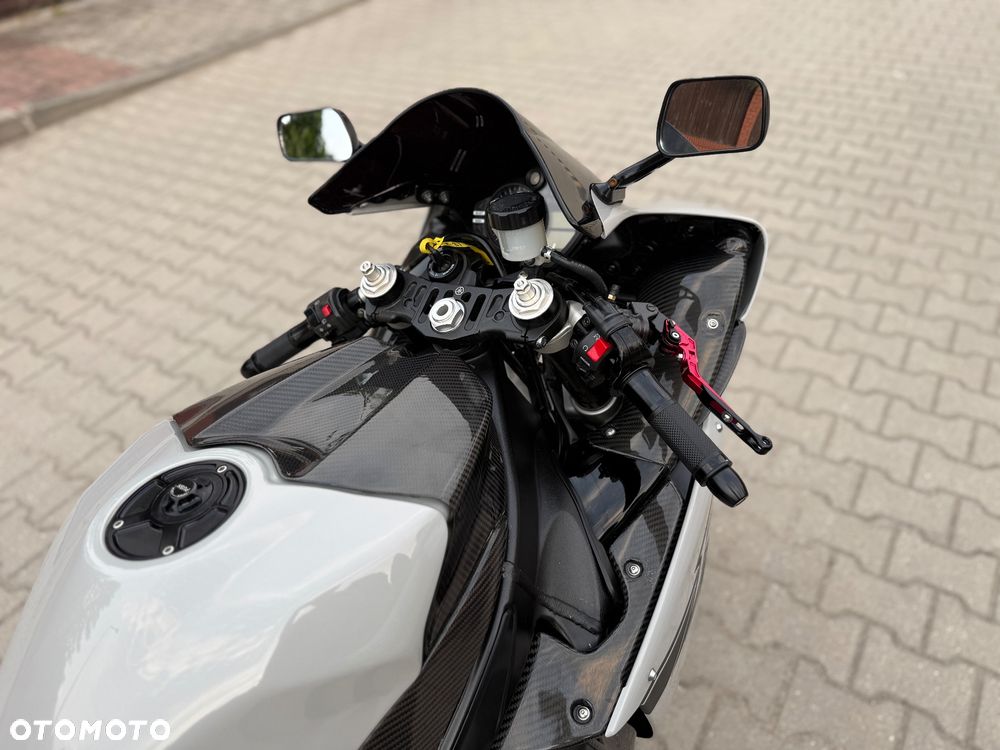 Yamaha R1 - 13