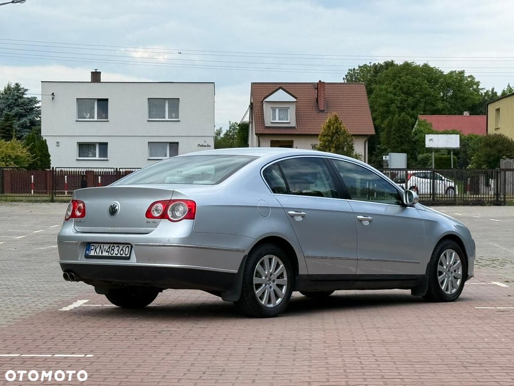 Volkswagen Passat 2.0 TDI Comfortline - 9