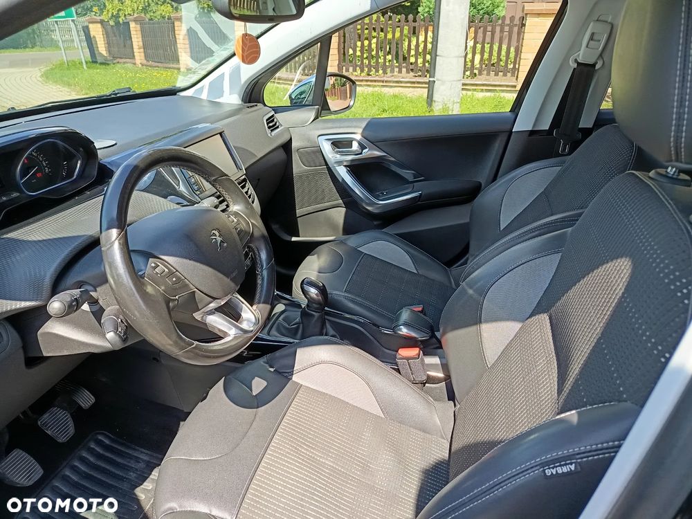 Peugeot 2008 1.6 e-HDi Allure S&S - 14