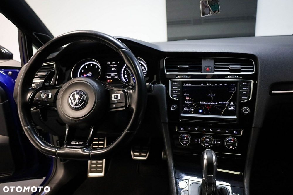 Volkswagen Golf - 28
