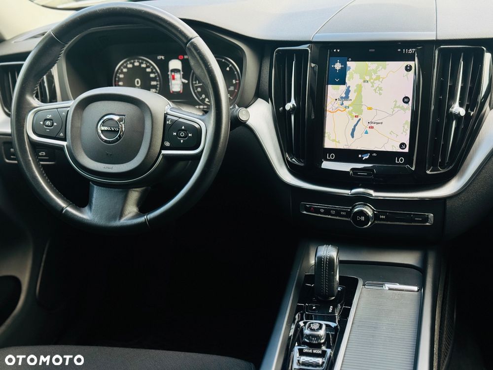 Volvo XC 60 B4 D AWD Geartronic Momentum Pro - 19