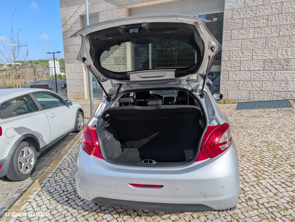 Peugeot 208 1.4 HDi Allure - 6