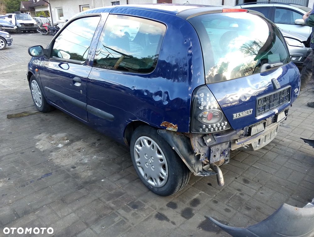 Renault Clio II (98-01r.) 1.2 B 58KM. Silnik D7F 710 Skrzynia JB1 991 (JB1991) lakier OV460.Cały na części. GWARANCJA !!! Przód Tył Zestaw Komplet Drzwi Klapa Zderzak Błotnik Maska Grill Atrapa Szyba Pas Lampa Lusterko Boczki Fotel Kanapa Kokpit Deska Rozdzielcza Przełącznik Włącznik Sterownik Przewody Wiązka Instalacja Moduł Komputer Czujnik Listwa Pompa Alternator Wtryski Głowica Rozrusznik Kompresor Sprzęgło Dwumas Silnik Skrzynia ABS Klimatyzacji Paliwa Wspomagania Kolektor Turbina Przepustnica Zawór Chłodnica Koło Hak Belka Sanki Zawieszenie Mcpherson Półoś Amortyzator Wydech Tłumik Zacisk Most - 4