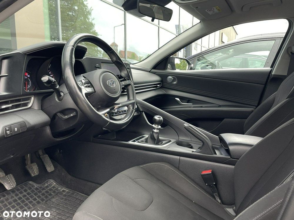 Hyundai Elantra - 9