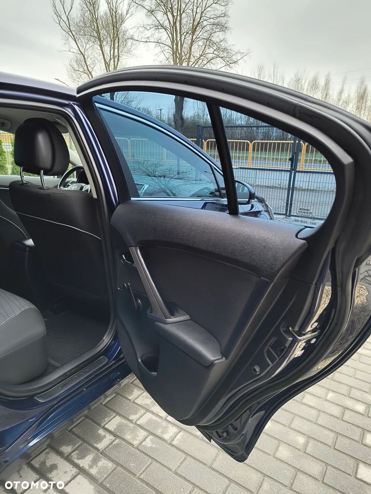 Toyota Avensis 2.0 D-4D Luna - 11