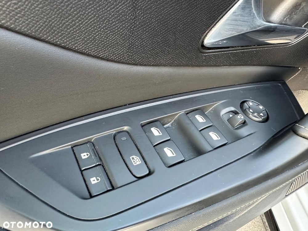Peugeot 308 1.2 PureTech GT Pack S&S EAT8 - 17