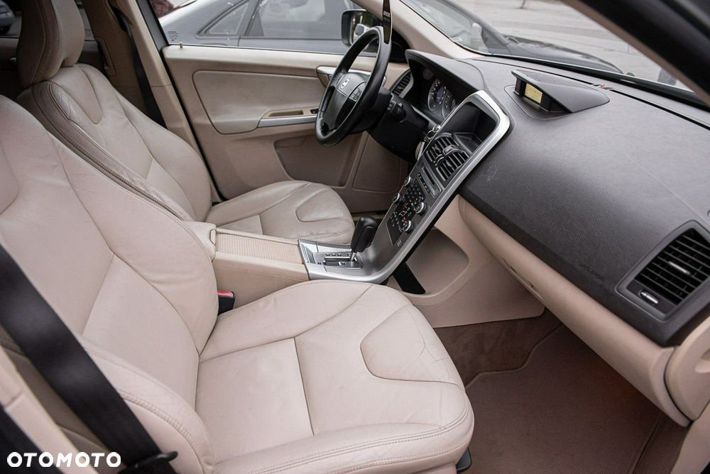 Volvo XC 60 D5 AWD Momentum - 9