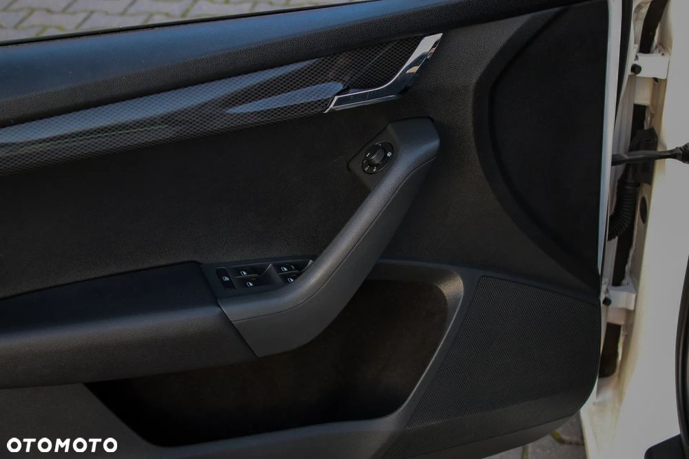 Skoda Octavia 2.0 TDI DSG RS - 32