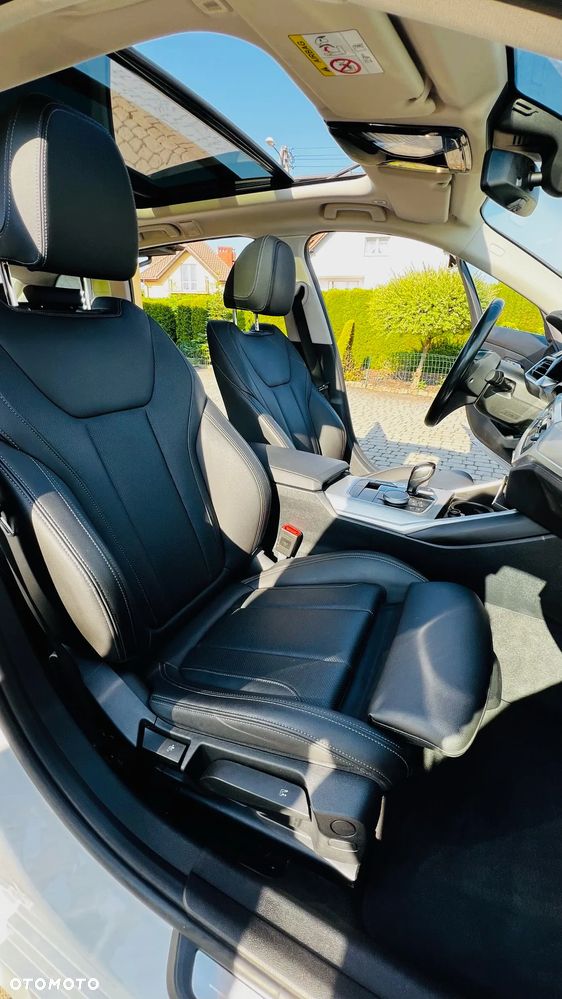 BMW Seria 3 320d xDrive Luxury Line sport - 13