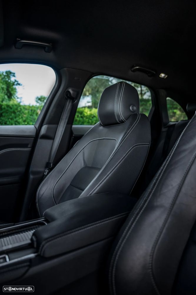Jaguar F-Pace 2.0 i4 R-Sport AWD Aut. - 30