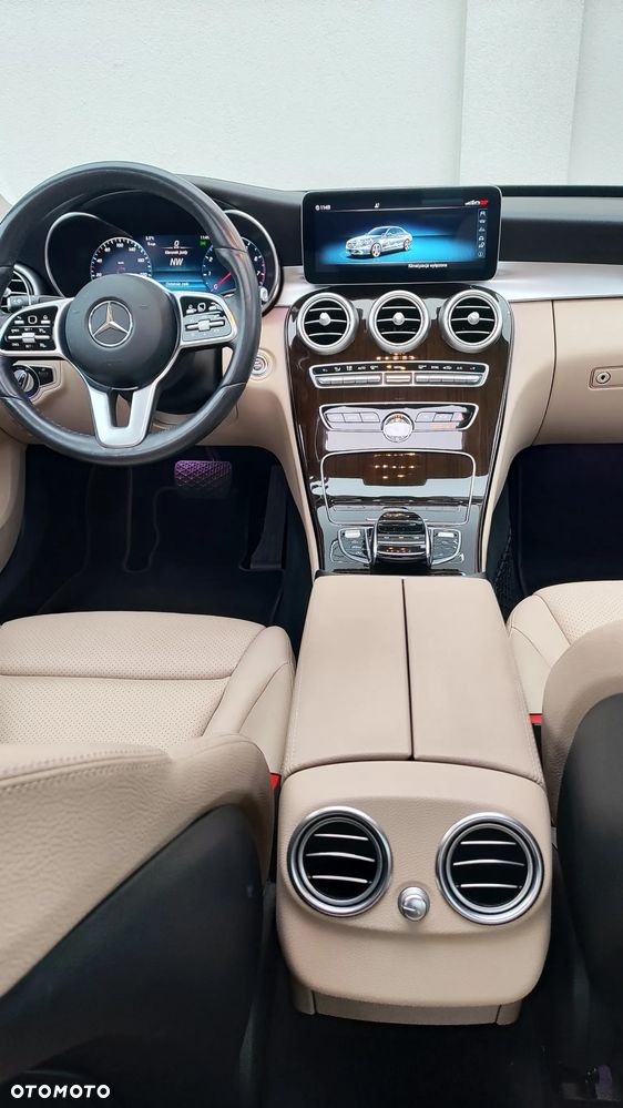 Mercedes-Benz Klasa C 300 4MATIC 9G-TRONIC - 18