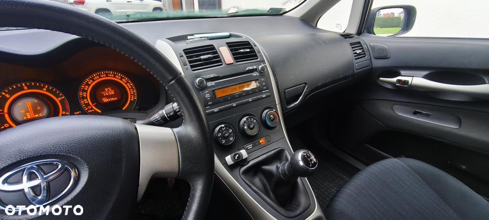 Toyota Auris 1.4 D-4D - 5