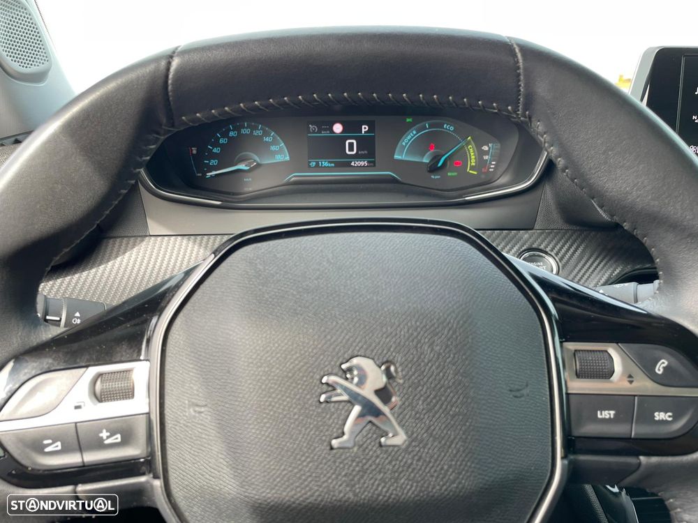 Peugeot e-2008 - 11