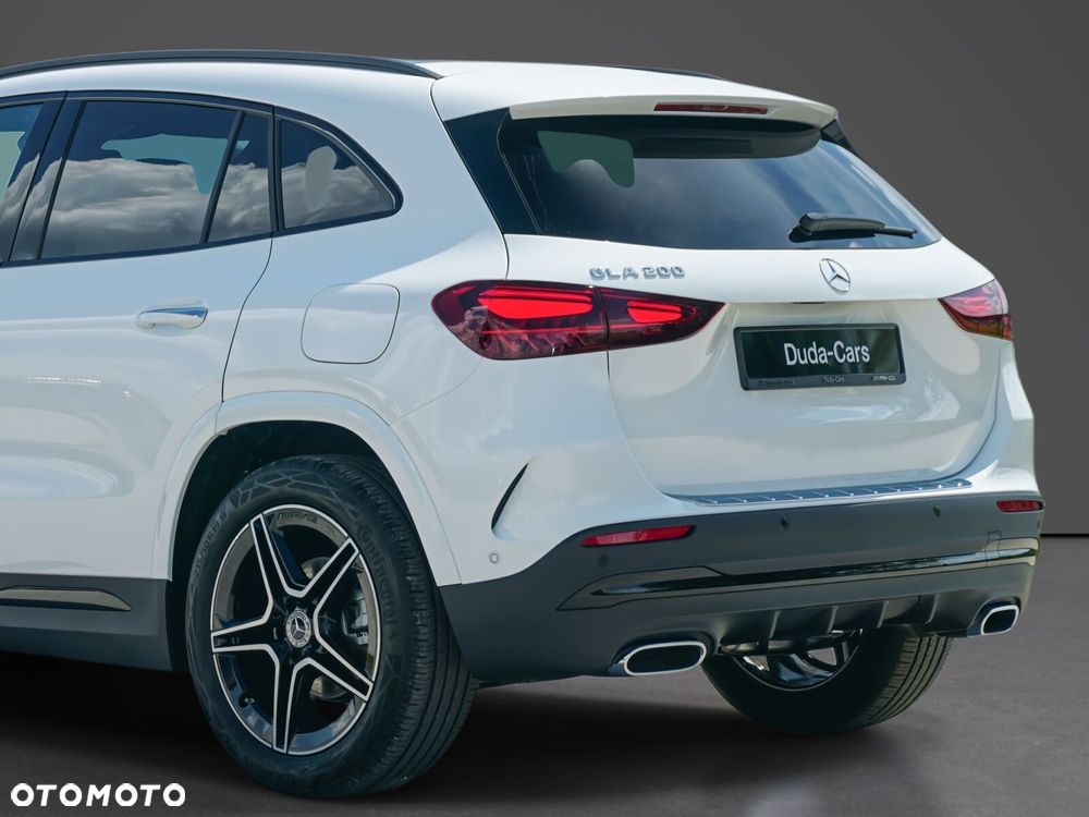 Mercedes-Benz GLA - 12