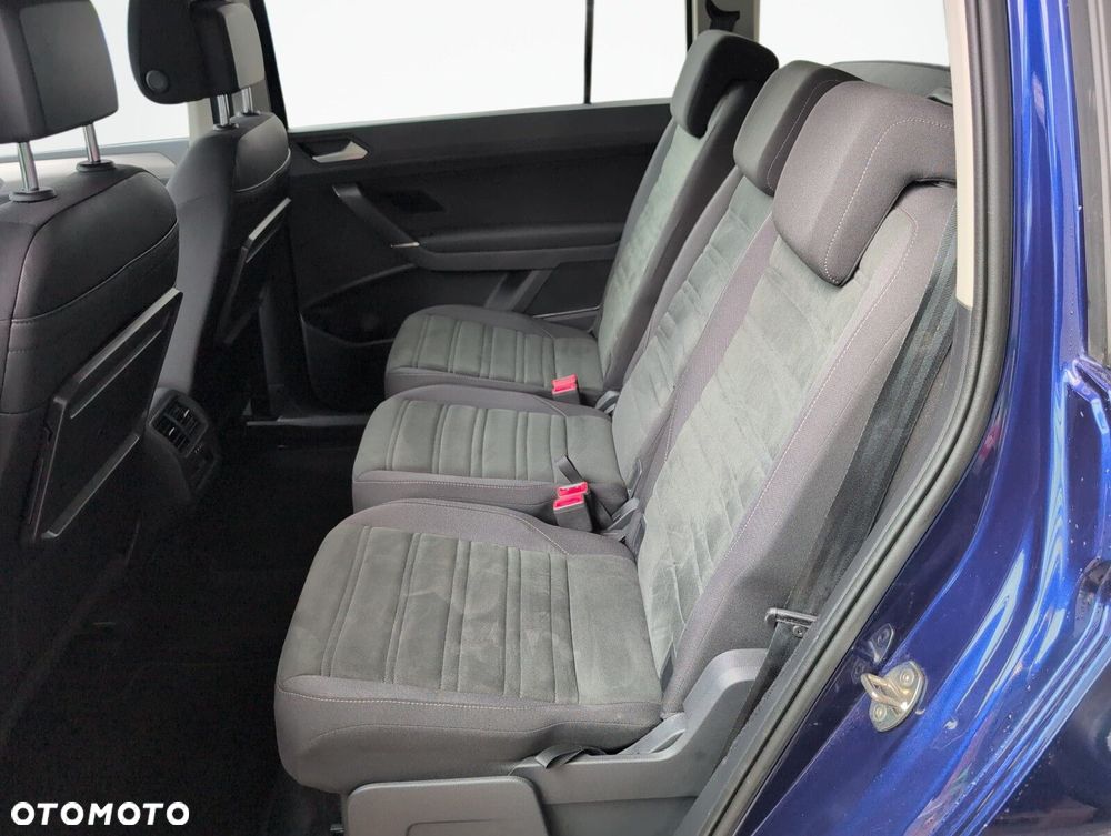 Volkswagen Touran - 12