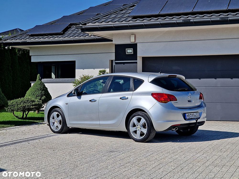 Opel Astra 1.4 Turbo 150 Jahre - 10