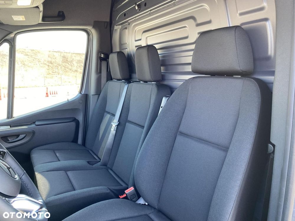 Mercedes-Benz Sprinter - 11