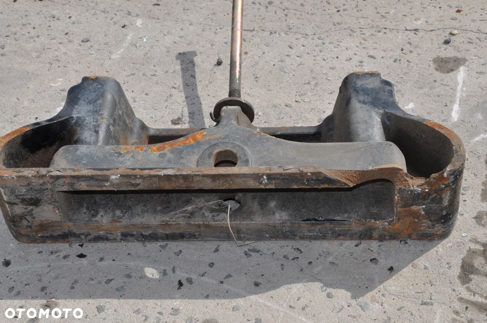 WIESZAK OBCIĄŻNIKÓW MASSEY FERGUSON 7480 6480 6485 - 1