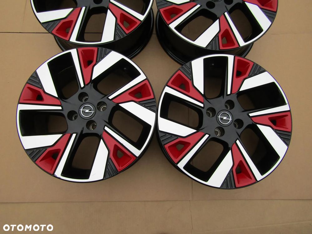 4x Felgi Aluminiowe 18 Opel Mokka II B Corsa F Peugeot 2008 II 2008 5008 Citroen DS3 DS4 C4 Cactus C3 II III 7 j 4x108 ET35 - 7