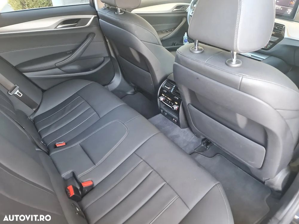 BMW Seria 5 530d AT MHEV - 12