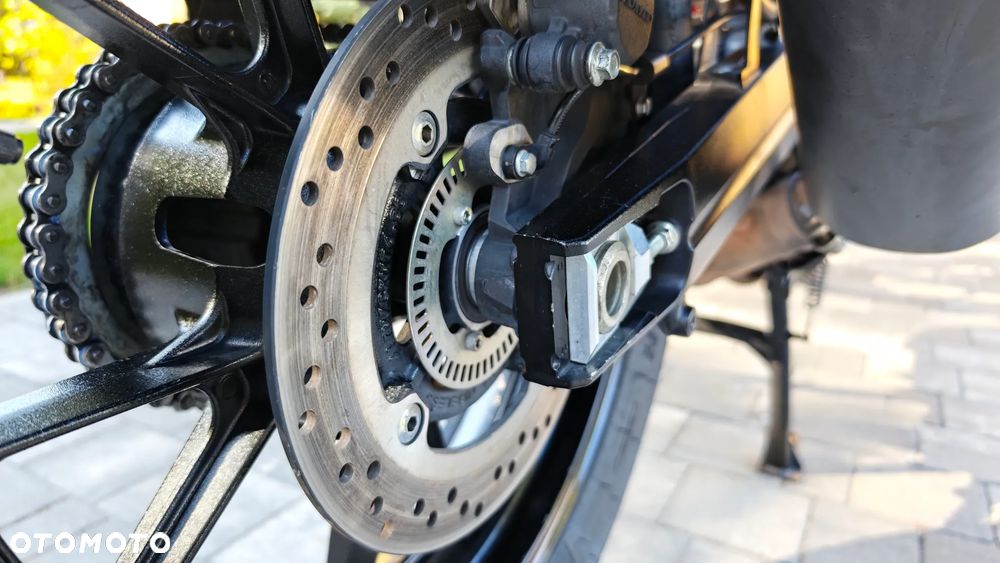 Suzuki V-STROM - 10