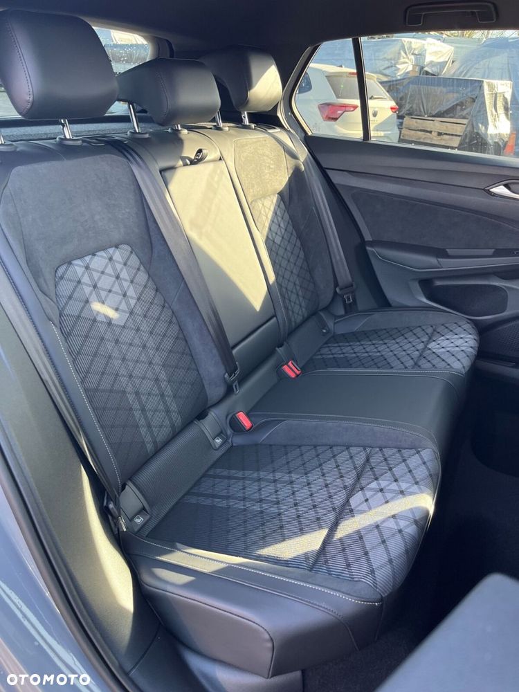 Volkswagen Golf 1.5 eTSI mHEV R-Line Plus DSG - 9