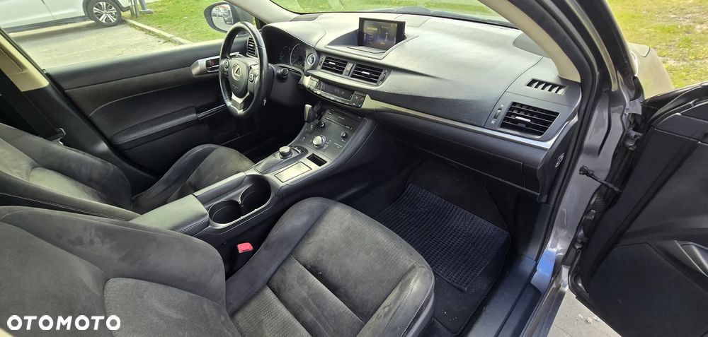 Lexus CT - 17