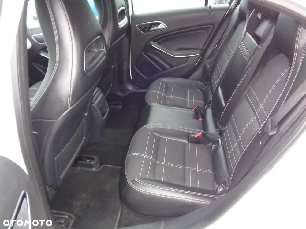 Mercedes-Benz Klasa A 180 7G-DCT Activity Edition - 12