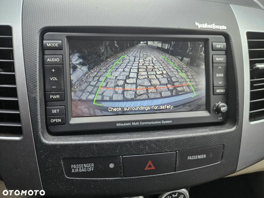Mitsubishi Outlander 2.2 DI-D 4WD Intense - 16