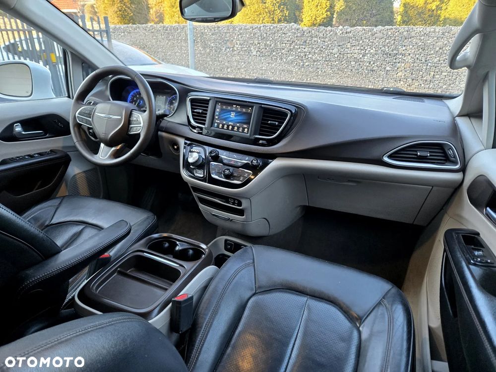 Chrysler Pacifica - 6