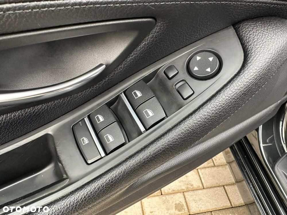 BMW Seria 5 525d xDrive - 18