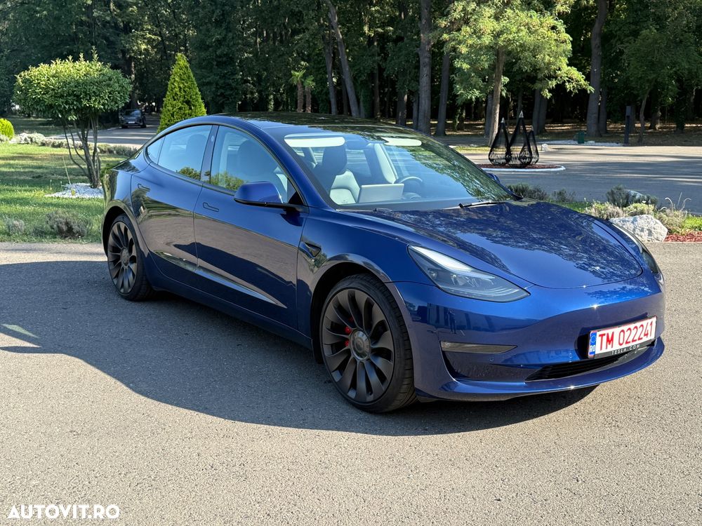 Tesla Model 3 - 4