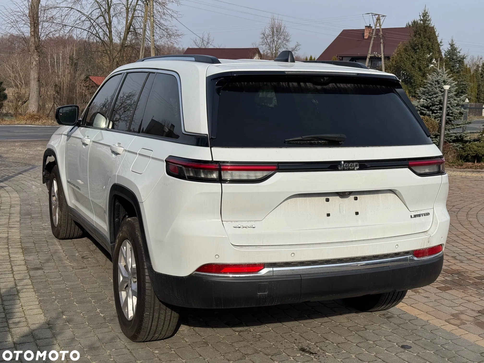 Jeep Grand Cherokee - 24