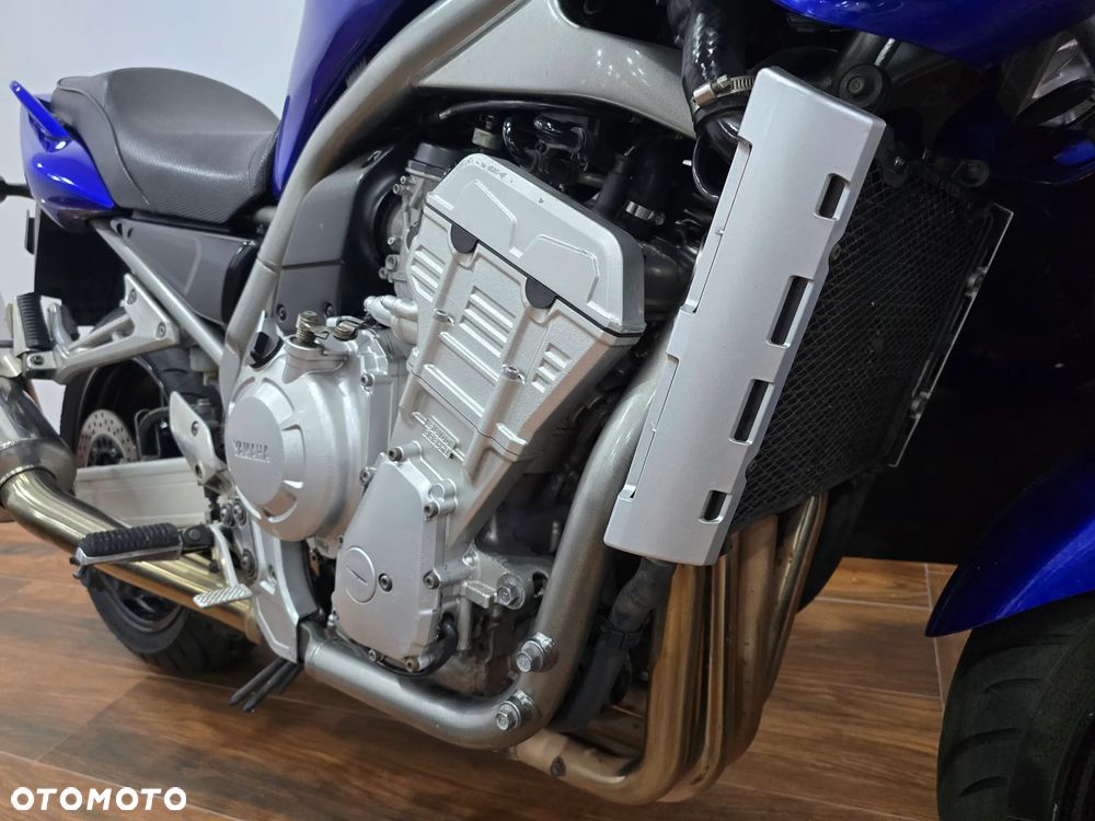 Yamaha FZS - 24