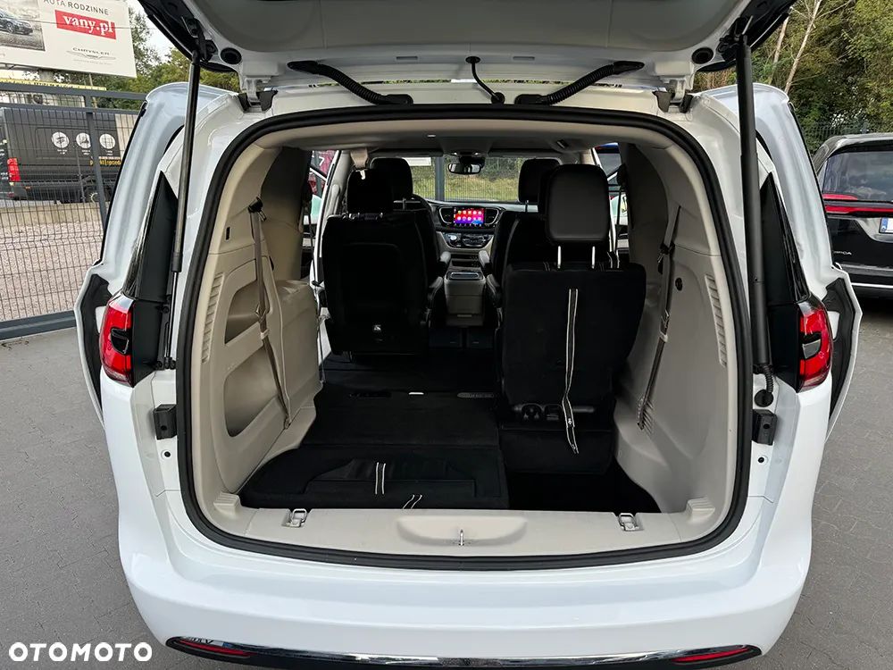 Chrysler Pacifica - 19